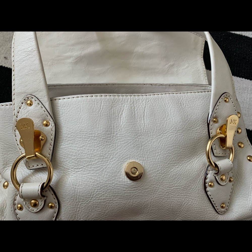 Michael Kors Berkley Shoulder Bag in “Vanilla” - Picture 5 of 15